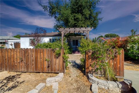 Photo of 9906 Wealtha Avenue Ave, Sun Valley, CA 91352 (MLS # SR25232802) Photo of 9906 Wealtha Avenue Ave, Sun Valley, CA 91352 (MLS # SR25232802)
