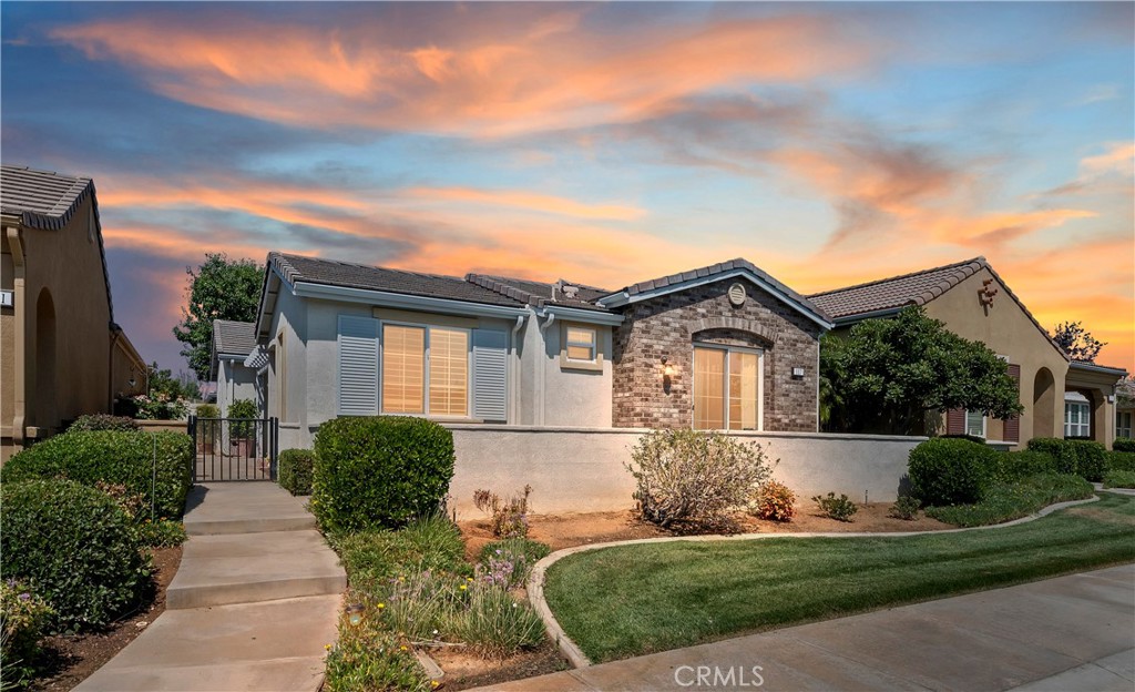 WELCOME TO 117 PAINT CREEK IN THE PRESTIGIOUS, FOUR SEASON COMMUNITY OF 55+, ON A CUL-DE-SAC STREET. APPROACHING THE HOME, YOU WILL BE INTRODUCED BY BEAUTIFUL BRICK ACCENTS ON THE EXTERIOR FRONT OF THE HOME WITH A QUAINT PORCH. UPON WALKING THROUGH THE GATE, YOU ARE WELCOMED BY THE FRONT DOOR ENTRANCE THAT'S ADJACENT TO THE LOVELY COURTYARD/PATIO AREA WITH AN ALUMIWOOD COVERED PATIO, & SLIDER OFF OF LIVING ROOM WITH SERENE LANDSCAPING. ENTERING THE HOME YOU WILL NOTICE THAT IT'S TASTEFULLY DECORATED & DESIGNED WITH A GORGEOUS OPEN FLOORPLAN, PLANTATION SHUTTERS, CEILING FANS, WOOD FLOORING IN MAIN LIVING AREA, NEUTRAL TILE BATHROOMS & BERBER CARPET IN BEDROOMS. THE KITCHEN FEATURES BEAUTIFUL WOODEN CABINETS, GRANITE COUNTERTOPS WITH LARGE ISLAND, STAINLESS STEEL APPLIANCES, A PANTRY & A BREAKFAST NOOK FOR CASUAL DINING. THIS HOME FEATURES 2 LARGE BEDROOMS, 2 FULL BATHROOMS, A LARGE OPEN DINING ROOM & LIVING ROOM/GREAT ROOM. THE PRIMARY FEATURES A BEAUTIFUL, UPDATED SHOWER & WALK-IN CLOSET. THERE IS ALSO AN INDOOR LAUNDRY ROOM & 2 CAR GARAGE WITH A FULL-SIZE DRIVEWAY THAT FITS 2 ADDITIONAL VEHICLES & A NEWER AC UNIT WITH 5 MORE YEARS UNDER WARRANTY TO THE NEW BUYER. IF YOU'RE LOOKING FOR TRANQUILITY & PEACEFUL LIVING MET WITH MODERN CHARM...DON'T MISS THIS OPPORTUNITY IN A GORGEOUS COMMUNITY THAT FEATURES CLUB HOUSES, WALKING TRAILS, PARKS/GREENBELTS, SWIMMING POOLS, SPAS, HAIR SALON, BBQS, GYM, & SPORT COURTS.