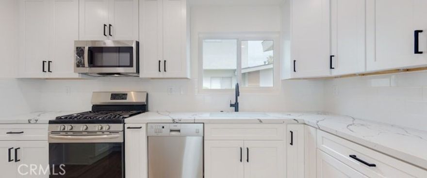 Available November 1st. Newly remodeled and move-in ready Townhome in Costa Mesa. This home is special and has: a newer kitchen, deep drawers, beautiful quartz counter tops, high-quality cabinets, remodeled bathrooms, modern plank flooring, newer dual pane windows, newer light fixtures, recessed lighting, open concept, matte black fixtures, painted inside and out and offers ample natural light. 



This fully renovated unit features Air Conditioning, 2 bedrooms, 2 bathrooms, in-unit washer & dryer, 1 car garage, 1 open spot and a gated and upgraded yard. All the closets have built-in cabinetry. New turf in the yard makes it the perfect setting for your morning coffee or evening glass of wine. Location, Location! Walking distance to the CAMP and the LAB. A short distance to South Coast Plaza, Freeways, healthy restaurants and the beach.Newly remodeled and move-in ready Townhome in Costa Mesa. This home is special and has: a newer kitchen, deep drawers, beautiful quartz counter tops, high-quality cabinets, remodeled bathrooms, modern plank flooring, newer dual pane windows, newer light fixtures, recessed lighting, open concept, matte black fixtures, painted inside and out and offers ample natural light. 



This fully renovated unit features Air Conditioning, 2 bedrooms, 2 bathrooms, in-unit washer & dryer, 1 car garage, 1 open spot and a gated and upgraded yard. All the closets have built-in cabinetry. New turf in the yard makes it the perfect setting for your morning coffee or evening glass of wine. Location, Location! Walking distance to the CAMP and the LAB. A short distance to South Coast Plaza, Freeways, healthy restaurants and the beach.