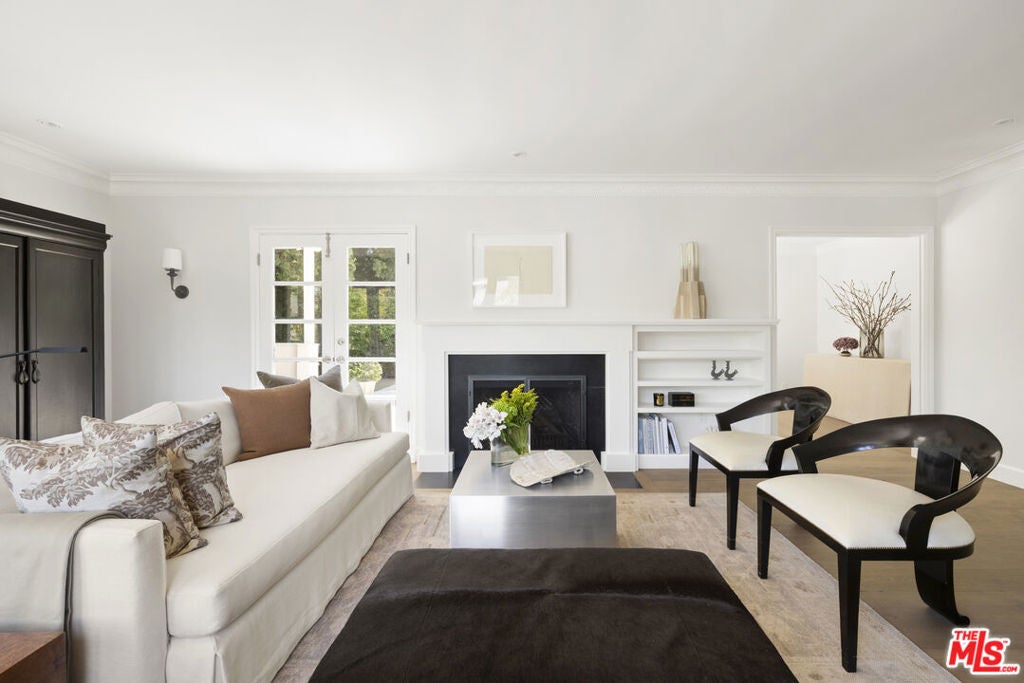 Photo of 1706 Comstock Avenue, Los Angeles, CA 90024 (MLS # 26869205)