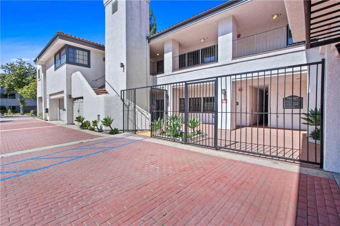 1611 E 4th Street 206