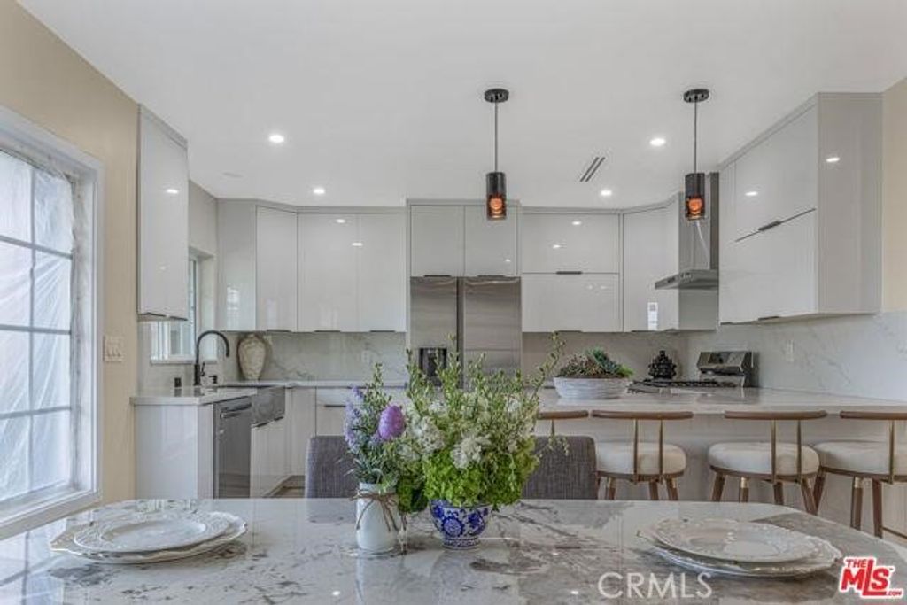 Photo of 3500 Tuller Ave, Los Angeles, CA 90034 (MLS # CV25278944)