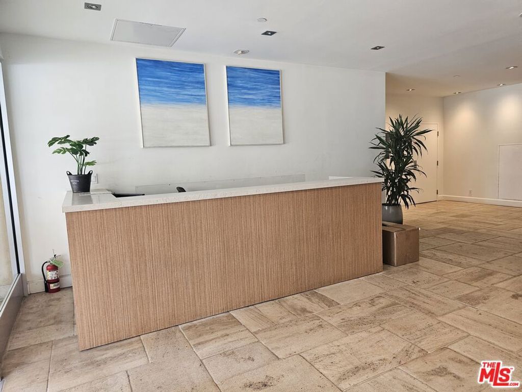 Photo of 101 California Avenue #802, Santa Monica, CA 90403 (MLS # 25595035)