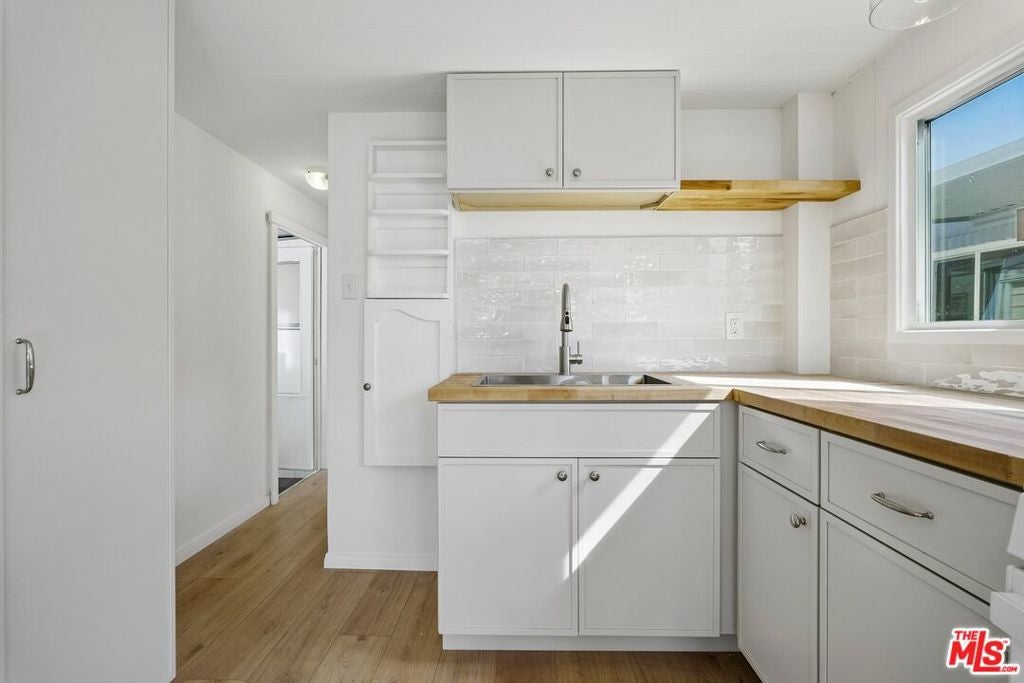 11250 Playa Street 81