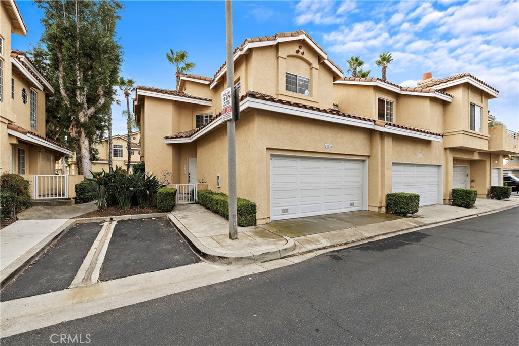 25186 Via Las Palmas