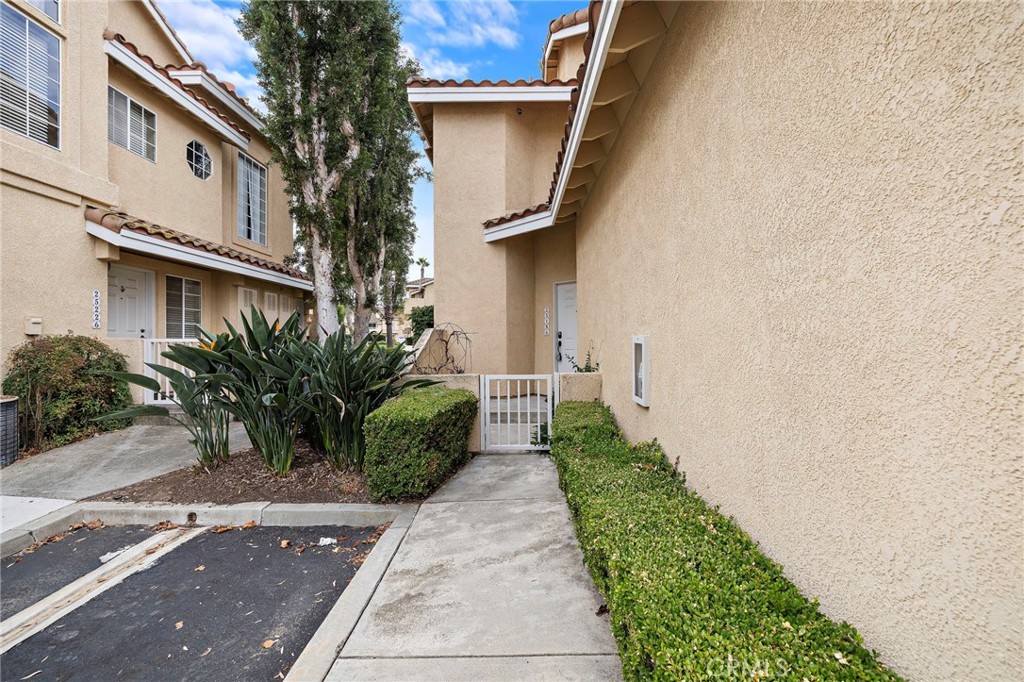 25186 Via Las Palmas
