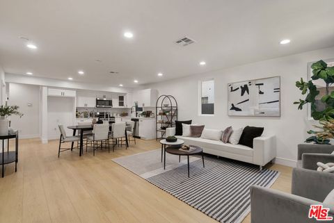 Photo of 2706 S Cochran Avenue, Los Angeles, CA 90016 (MLS # 26680045)