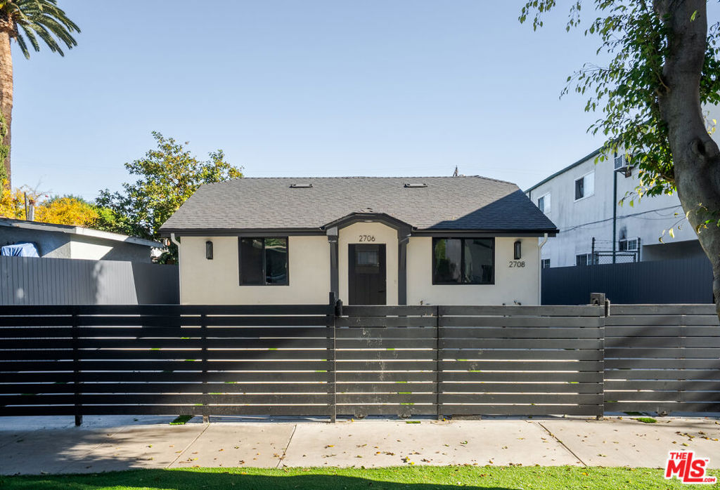 2706 S Cochran Avenue