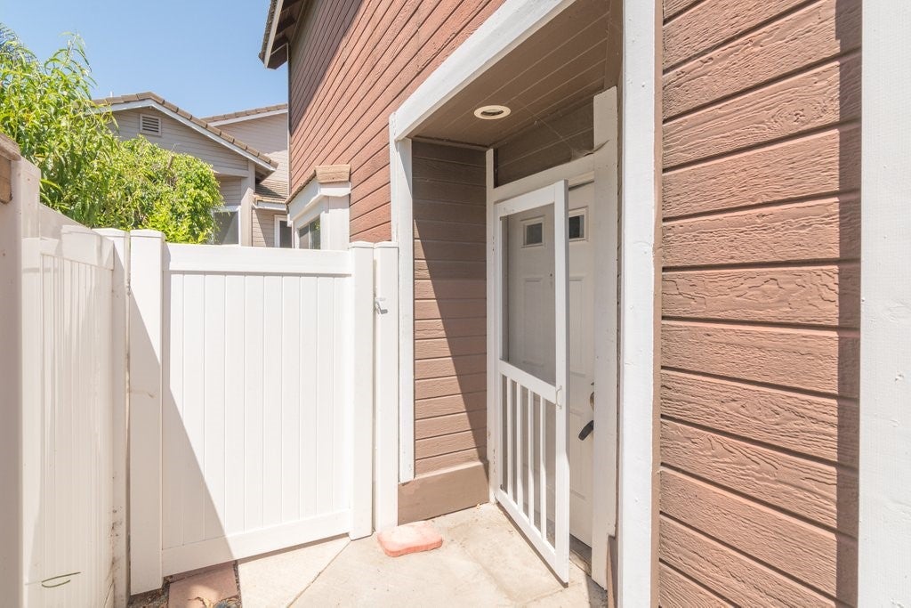 15876 Deer Trail