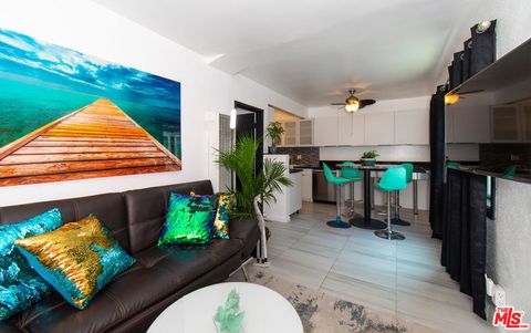 Photo of 415 Rose Avenue #B, Venice, CA 90291 (MLS # 25579181) Photo of 415 Rose Avenue #B, Venice, CA 90291 (MLS # 25579181)