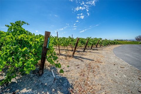 Tiny photo for 6172 Hawk Ridge Place Pl, Paso Robles, CA 93446 (MLS # SC26018333)