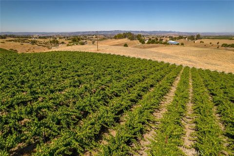 Tiny photo for 6172 Hawk Ridge Place Pl, Paso Robles, CA 93446 (MLS # SC26018333)