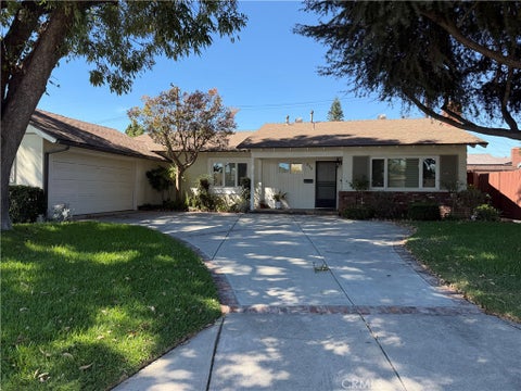 Photo of 515 W Marbury ST, Covina, CA 91723 (MLS # CV26185688)