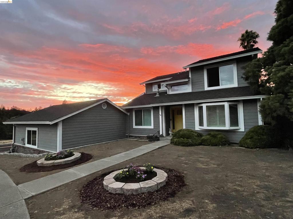 332 Chardonnay Cir