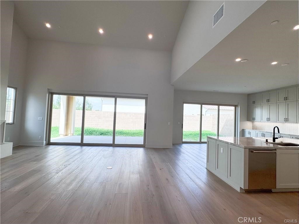 groves - Residential Lease