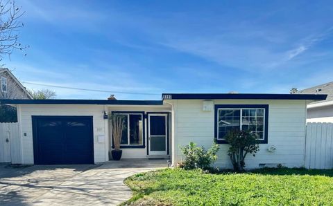 Photo of 1117 Madera Avenue, Menlo Park, CA 94025 (MLS # ML82038493)