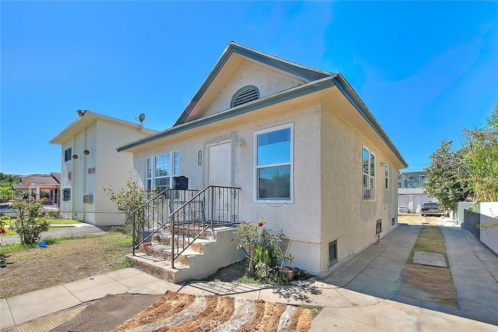 Photo of 6915 Bonsallo Ave, Lake Los Angeles, CA 90044 (MLS # OC25244745)