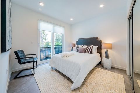 Photo of 214 S Westmoreland Ave #4, Los Angeles, CA 90004 (MLS # WS26031020)