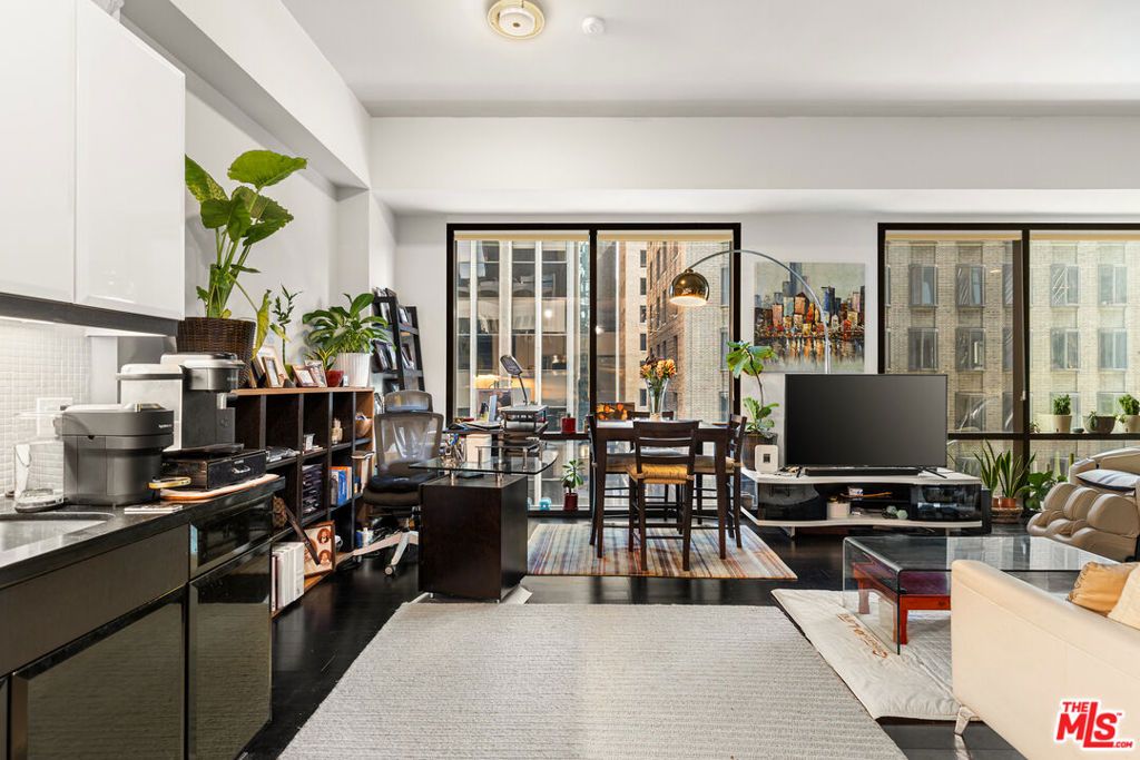 Photo of 655 S Hope Street #701, Los Angeles, CA 90017 (MLS # 26671559)