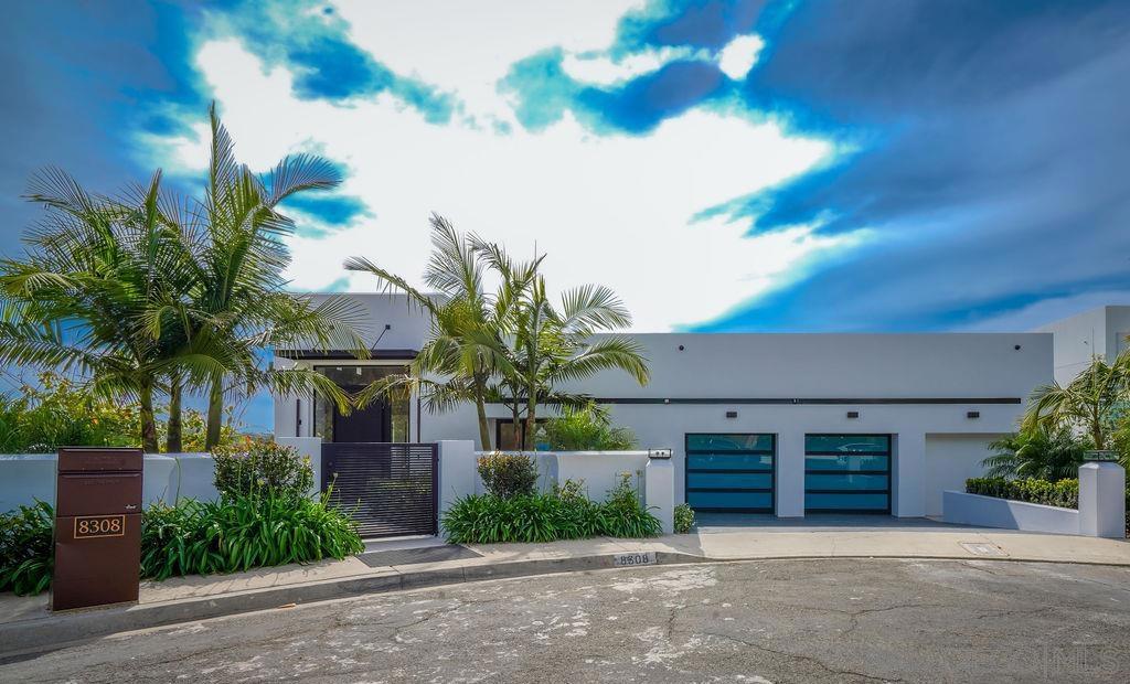 8308 Calle Del Cielo