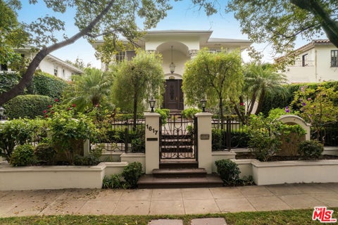 Photo of 1617 N Orange Grove Avenue, Los Angeles, CA 90046 (MLS # 26978359)
