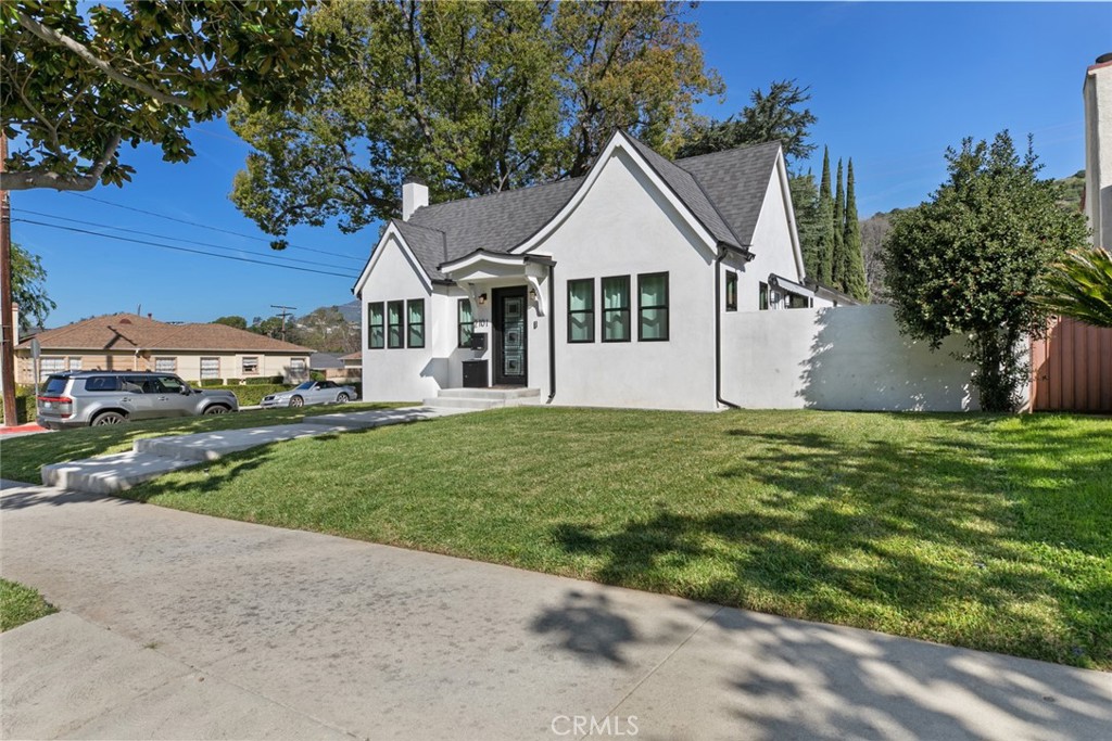 2101 E Glenoaks Boulevard