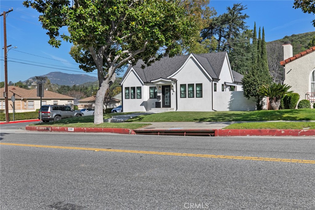 2101 E Glenoaks Boulevard