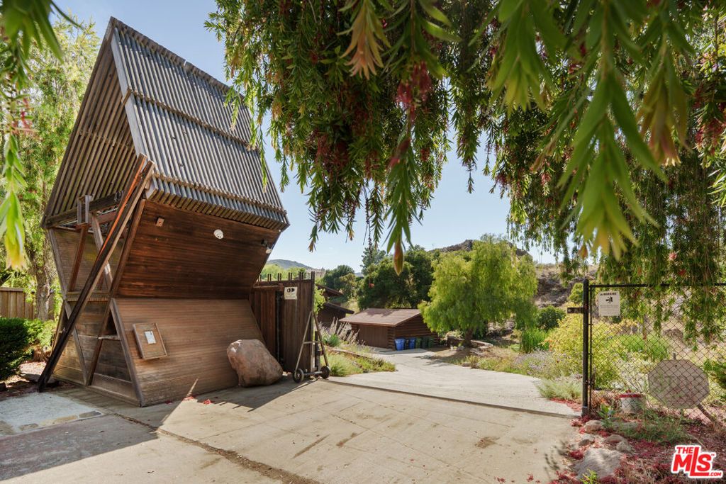 Photo of 421 Westlake Boulevard, Malibu, CA 90265 (MLS # 25552941)