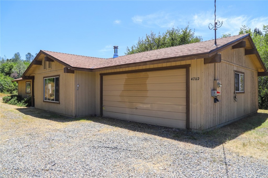 HUD Home! Opportunity awaits in the foothills. This 3 bedroom, 2 bathroom home offers 1,423 sq ft of living space, a 2-car garage, and
sits on nearly 5 acres of beautiful land in scenic Oakhurst. With plenty of room to roam, this property offers privacy, space, and potential at a great price. The home does need some repairs and updates, but with a little vision and effort, it could be transformed into a peaceful retreat or full-time residence. This a fantastic foothill opportunity you won't want to miss!