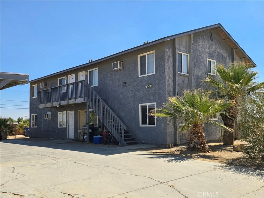 This 2 bedroom / 1 bathroom unit is 1 of 4 units in the complex. It has recently been painted. The unit has air conditioning and a heater. Brand new stove. Unit offers 1 car parking. The owner pays for water and trash. Unit is located upstairs. Ready to move in upon approval.