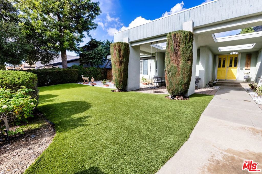 13735 Aldergrove Street