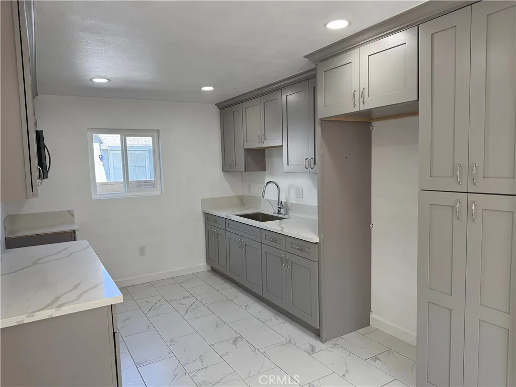 Inglewood, California 90304, United States, 3 Bedrooms Bedrooms, ,2 BathroomsBathrooms,Residential,Active,192102