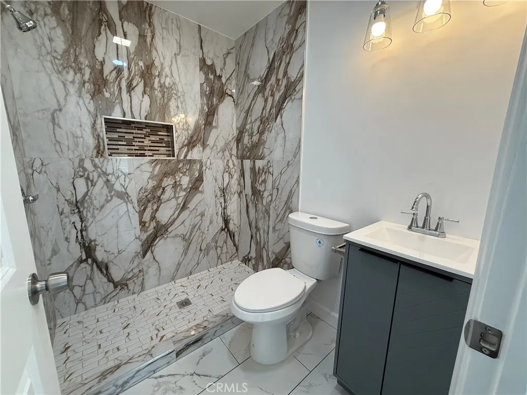 Inglewood, California 90304, United States, 3 Bedrooms Bedrooms, ,2 BathroomsBathrooms,Residential,Active,192102