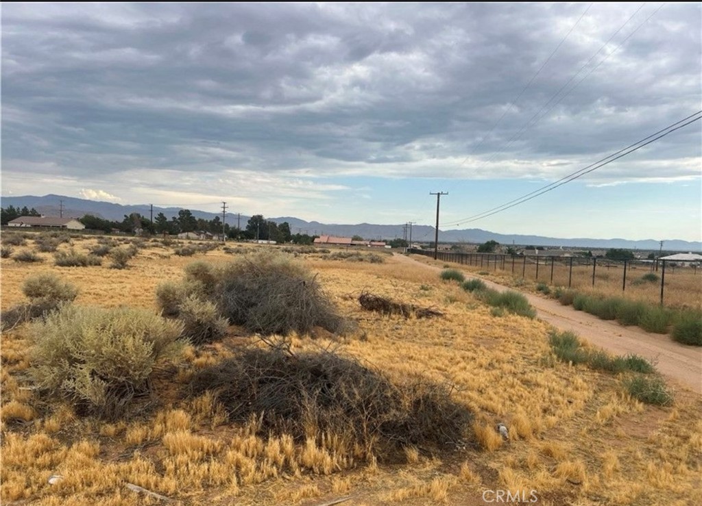 Highly desirable 0.77 acres located in Apply Valley near SunSet Hills, Granite Hill H.S and Sycamore Rocks Elementary. All utilities available if looking to build. This property also comes with plot plans for a residential home up to 2600sqft. Plot blue print can be viewed in listing.
