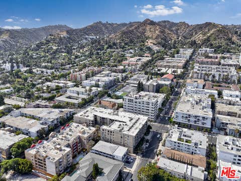 Tiny photo for 7320 Hawthorn Avenue #319, Los Angeles, CA 90046 (MLS # 26861725)