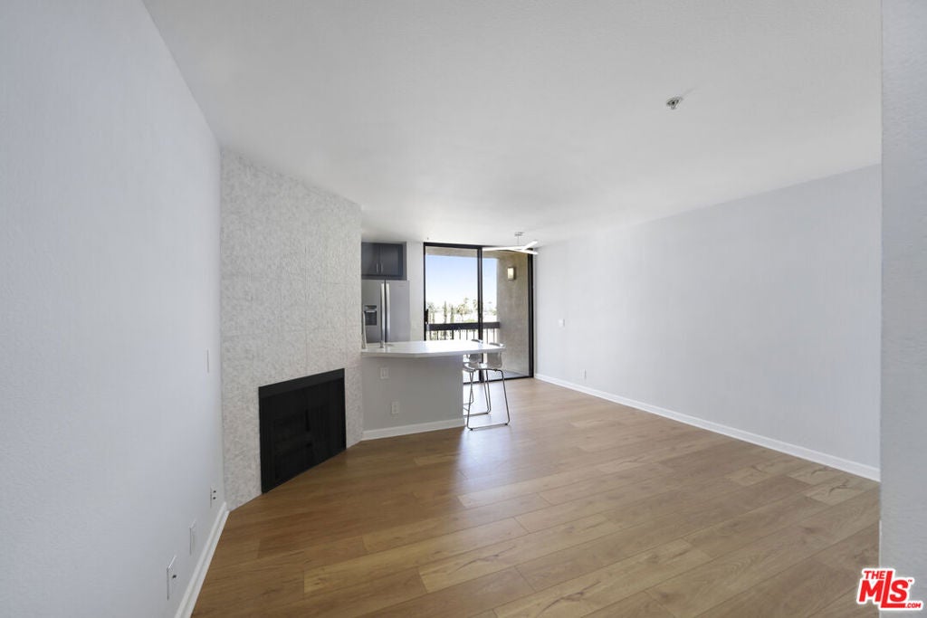 7320 Hawthorn Avenue 319, Los Angeles CA 90046