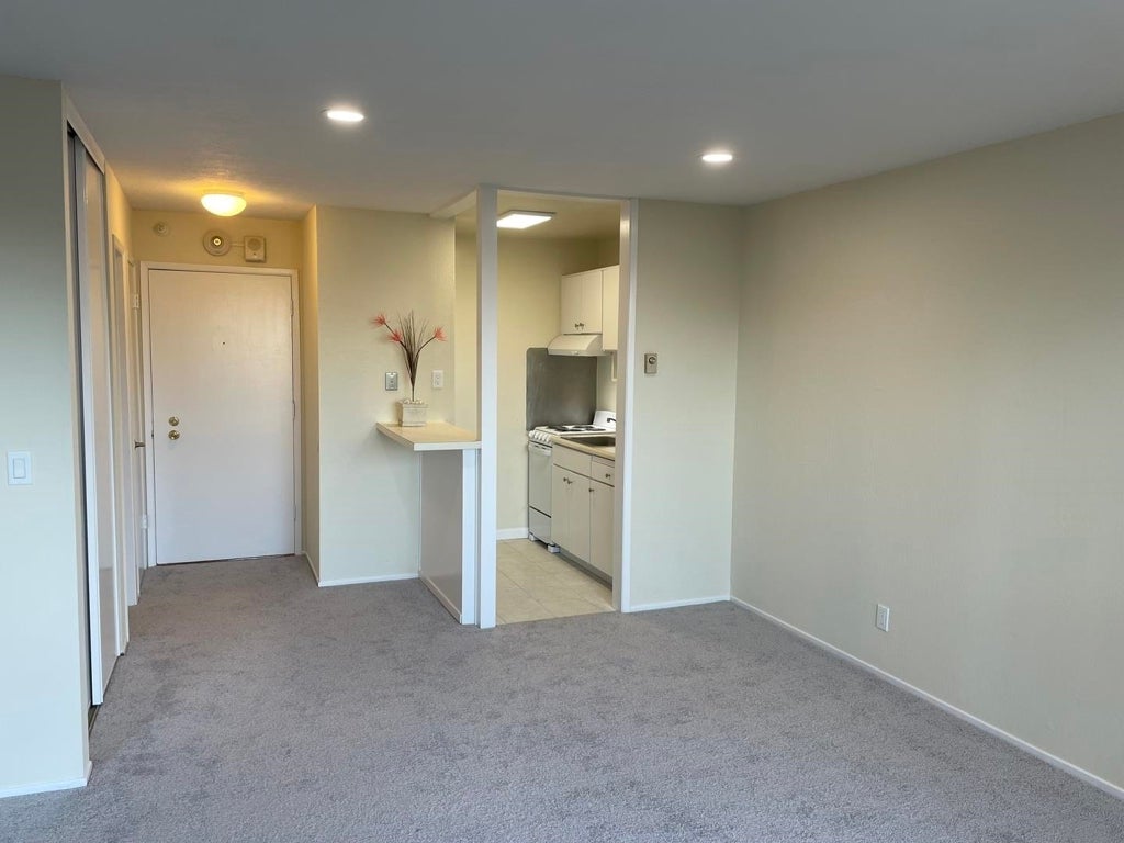 6 Captain DR Dr E242, Emeryville CA 94608