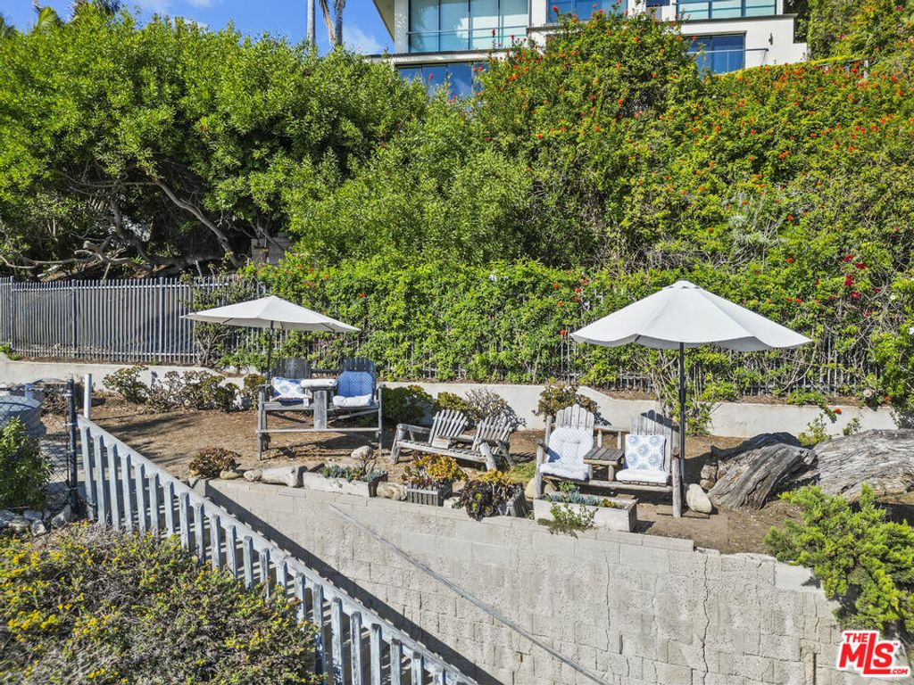 Photo of 31833 Sea Level Drive, Malibu, CA 90265 (MLS # 25599591)