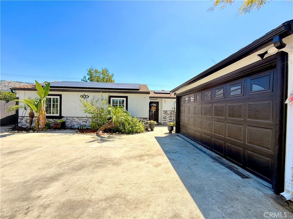 Photo of 134 S Treanor Avenue, Glendora, CA 91741 (MLS # SR26086111)