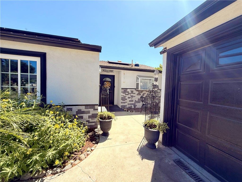 Photo of 134 S Treanor Avenue, Glendora, CA 91741 (MLS # SR26086111)