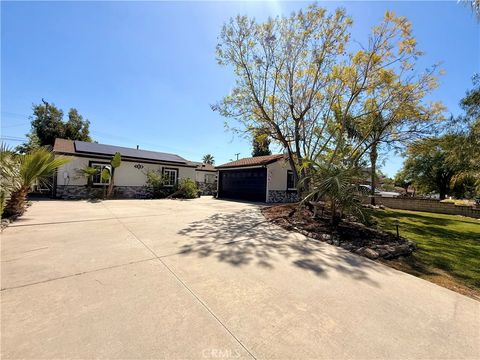 Photo of 134 S Treanor Avenue, Glendora, CA 91741 (MLS # SR26086111)