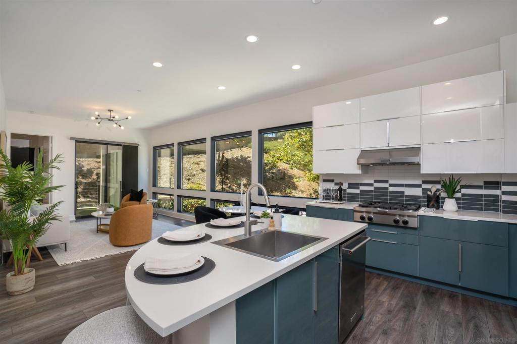 8570 Aspect Dr Dr