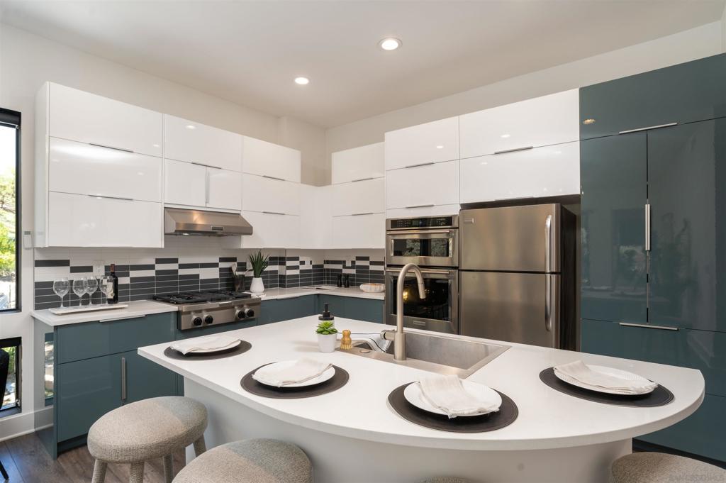 8570 Aspect Dr