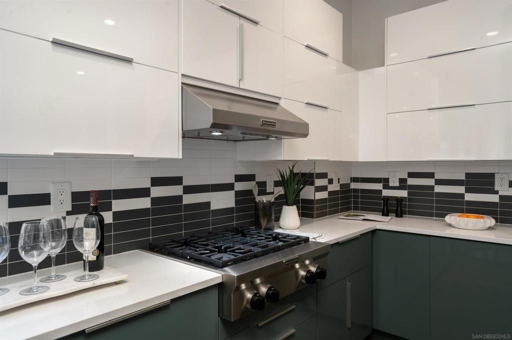 8570 Aspect Dr