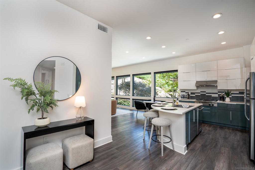 8570 Aspect Dr