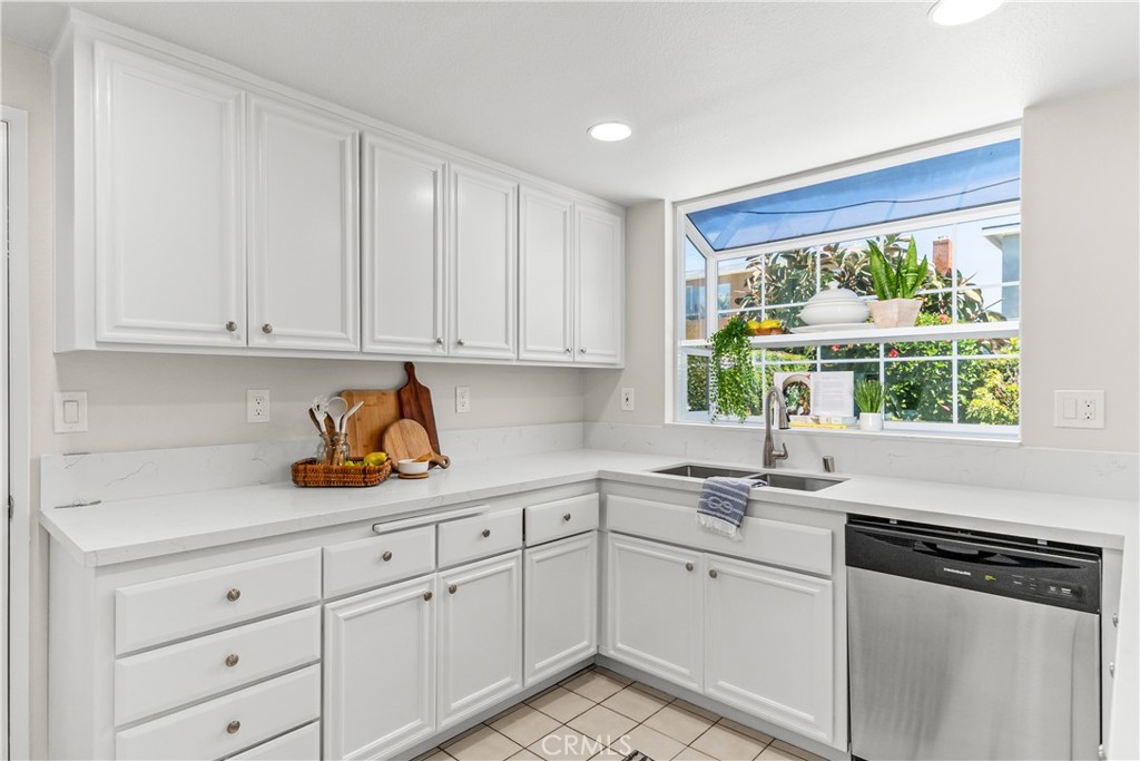 8232 Wickham Lane