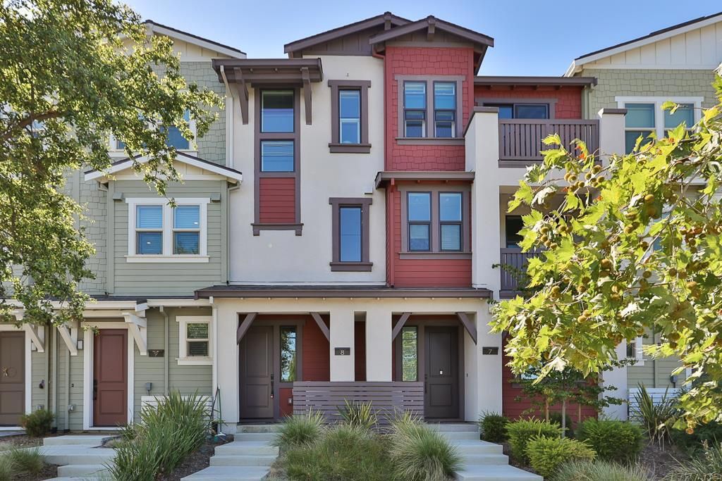 Photo of 922 Magnolia Terrace #8, Sunnyvale, CA 94086 (MLS # ML82021864)