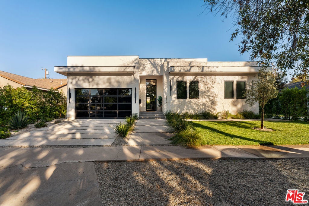 5814 Graves Avenue