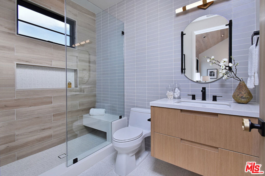 Gorgeous NEW 2023 Build in PRIME SHERMAN OAKS (Cha - Residential