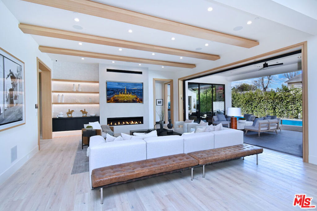 Gorgeous NEW 2023 Build in PRIME SHERMAN OAKS (Cha - Residential